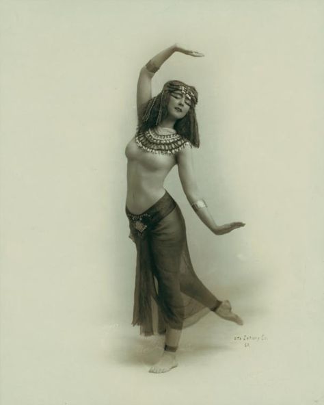 Ruth St. Denis in Egypta, 1910